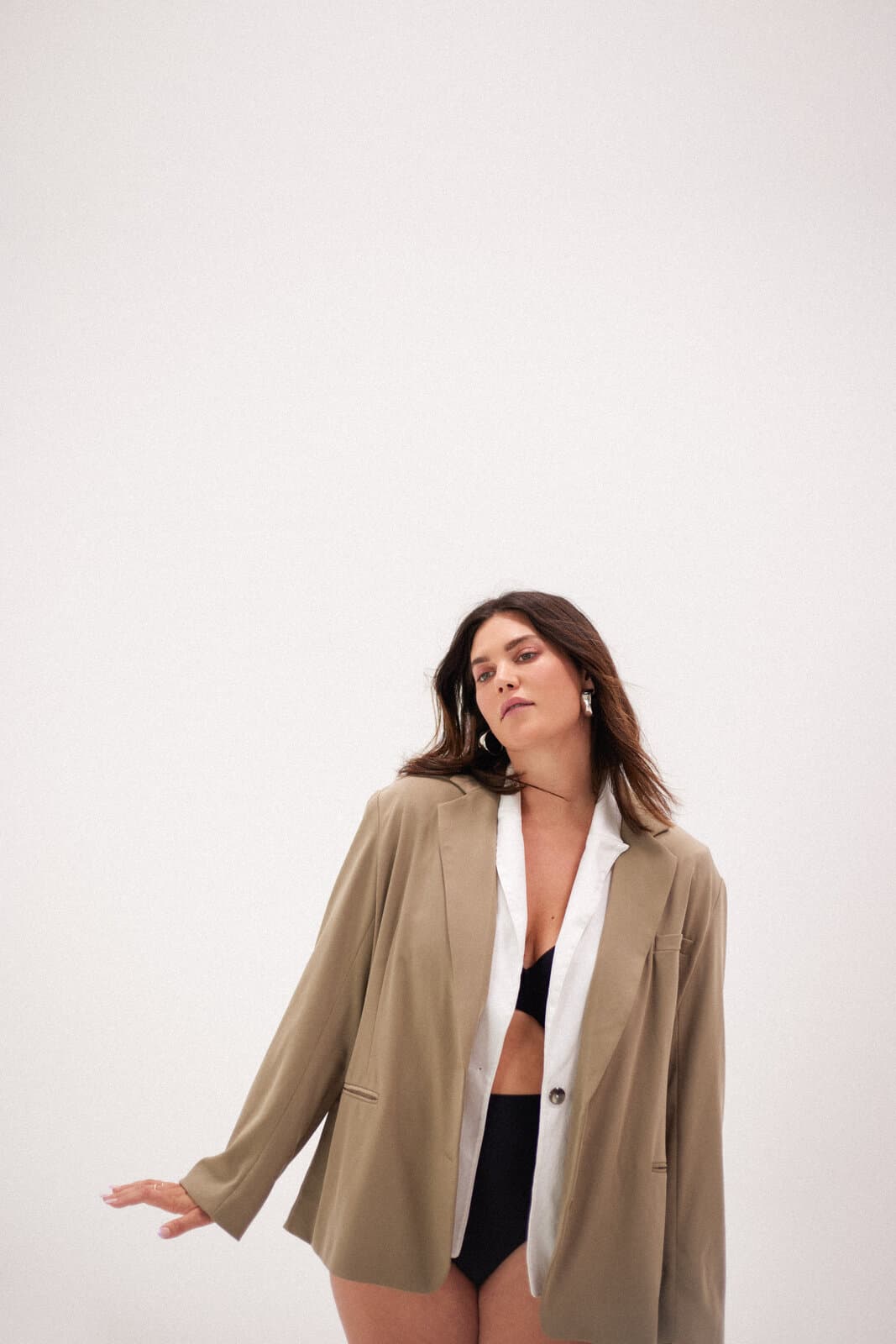 Ali Tate Cutler in a beige blazer, editorial portrait. Founder of Authority Accelerator, the 4-month Instagram coaching system for women.